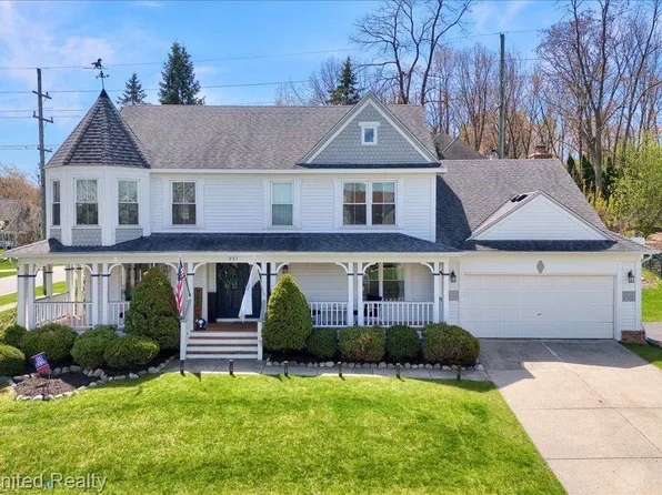 892 Chatham Dr, Milford, MI 48381