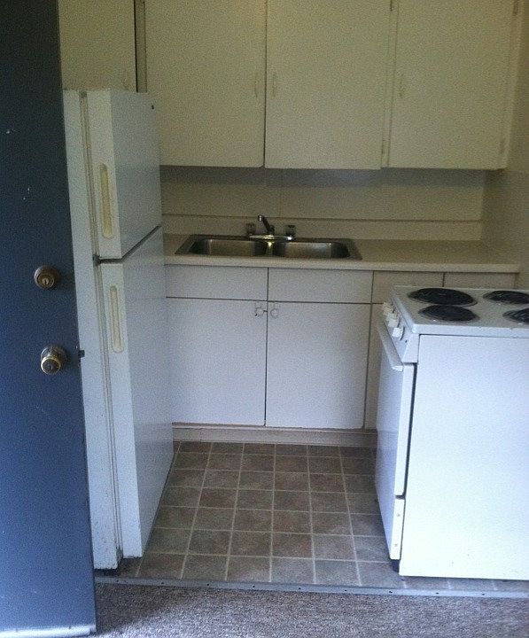 2nd image of 631 Perkins Ln