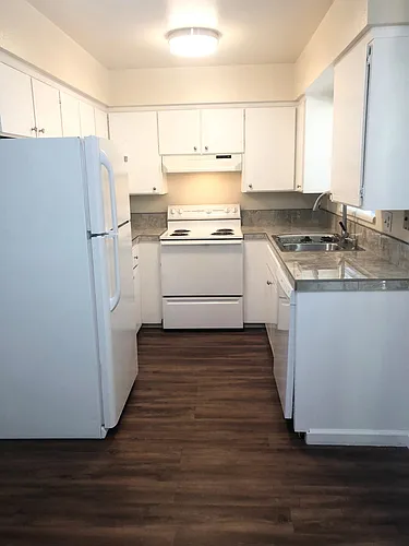 1300 Brinkby Ave #I Photo 1