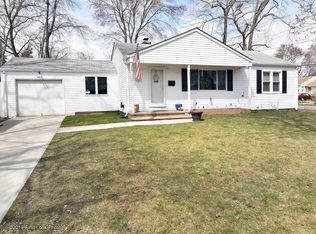 331 Manolla Ave, Warwick, RI 02888