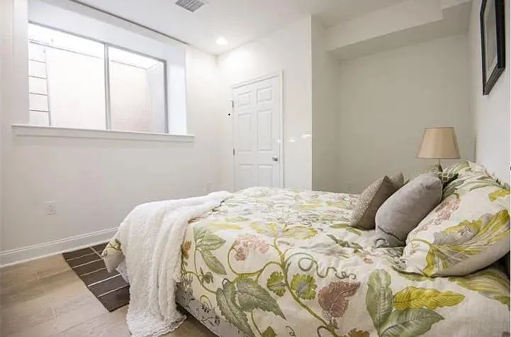 1219 Noble St #1 — Photo 9