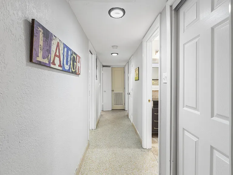 W Columbus Dr — Photo 36