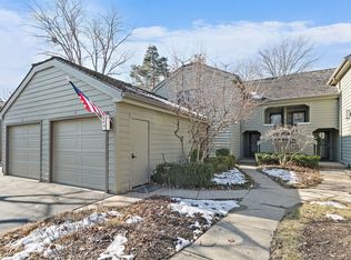 260 Timber Ridge Ln APT A, Lake Barrington, IL 60010