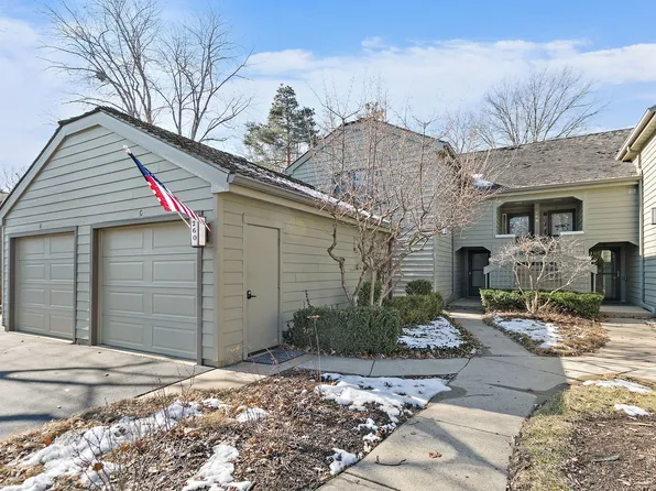 260 Timber Ridge Ln APT A, Lake Barrington, IL 60010