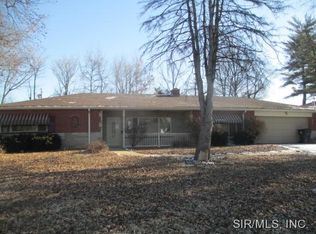 10 Robin Hill Ln, Belleville, IL 62221