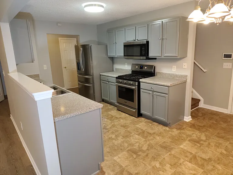 5800 Sable Glen Rd — Photo 2