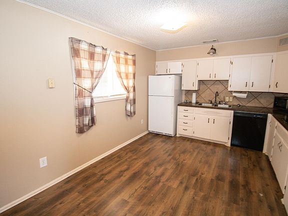 5th image of 1420 Cherry Blossom Dr