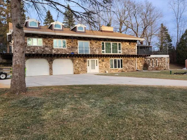 4680 North Friess Lake DRIVE, Hubertus, WI 53033