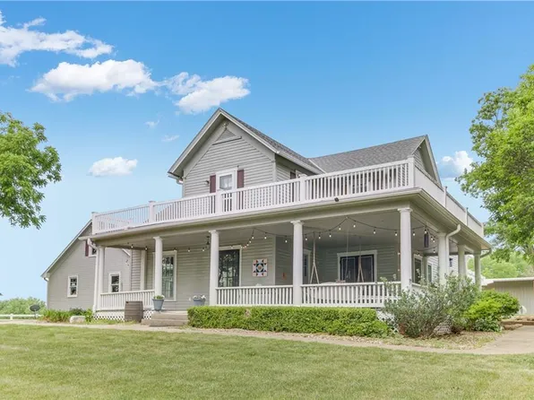 400 SW 15th St, Oak Grove, MO 64075