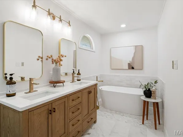 1994 Claymills Dr, Chesterfield, MO 63017