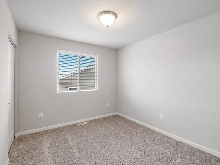 120 Iris Ct — Photo 9