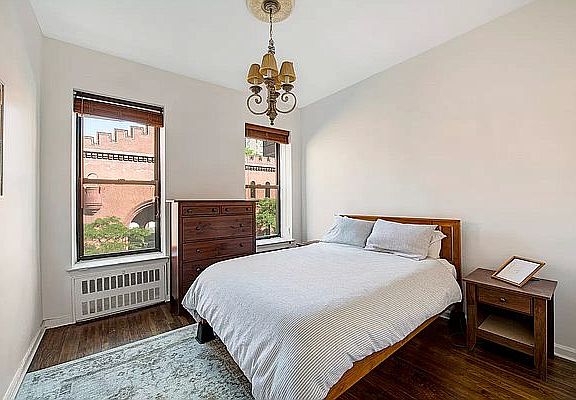 5th image of 30 E 95th St APT 3E