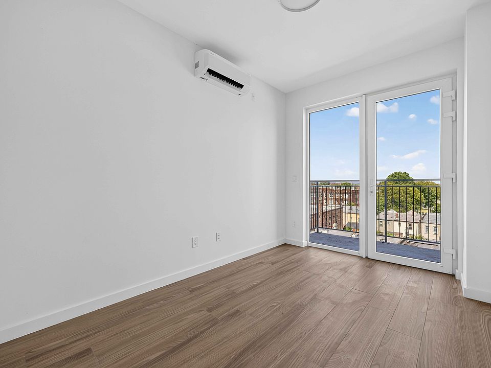 1st image of 948 New York Ave APT 6A