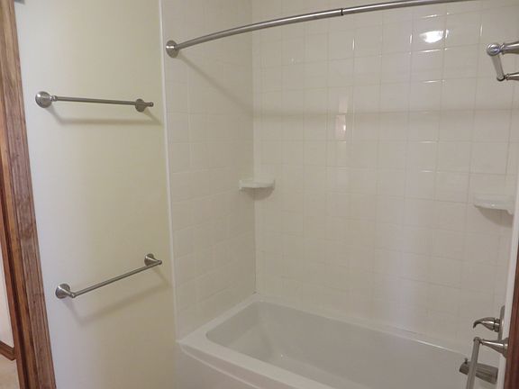 4th image of 917 W Berry St #919