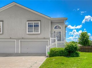 3931 SW Chartwell Ct, Lees Summit, MO 64082