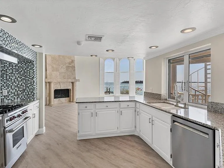 120 Sands Point Dr — Photo 11