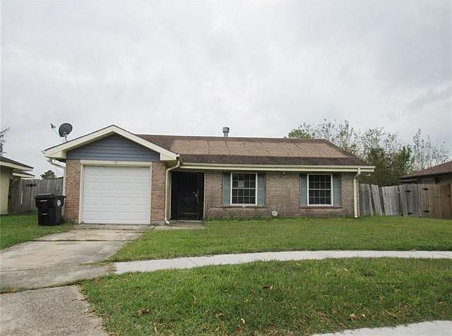 1st image of 12 Caddo Pl
