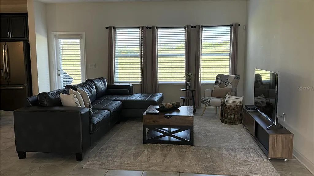 3 bed, 2.5 bath, 2076 sqft, $2,600 — Photo 4