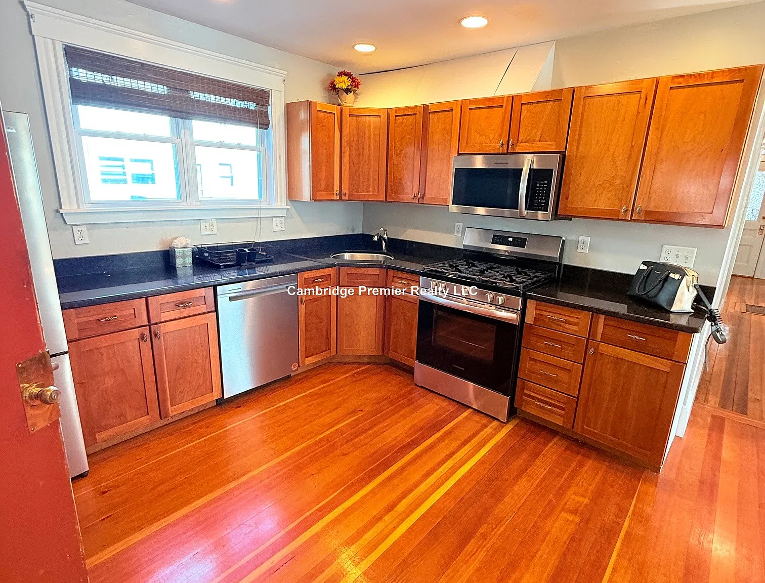 3 bed, 1115 sqft, $4,500 — Photo 1