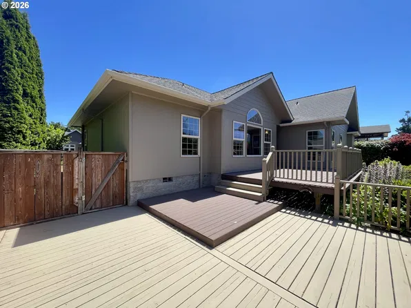 2180 Hayes St, North Bend, OR 97459
