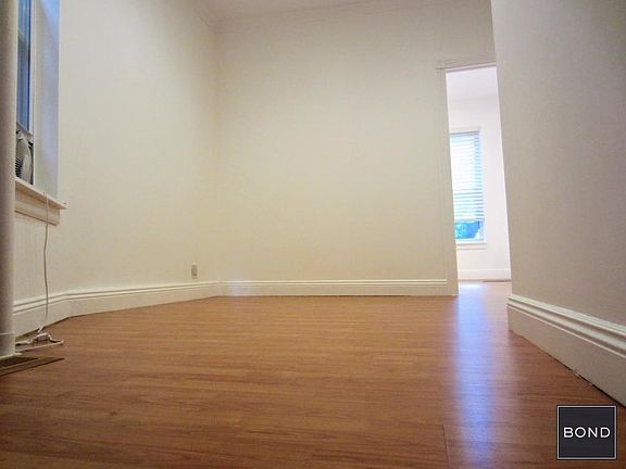 3rd image of 325 W 21st St APT 8