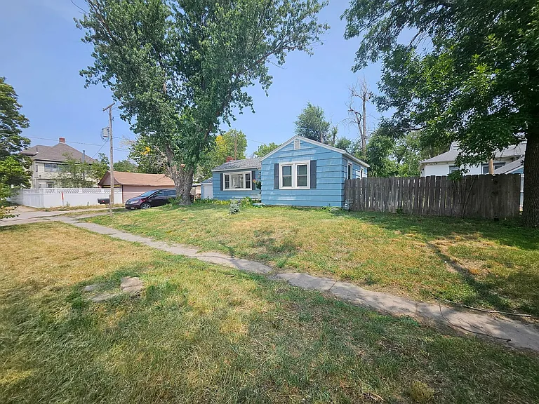 20 S Elm St — Photo 12