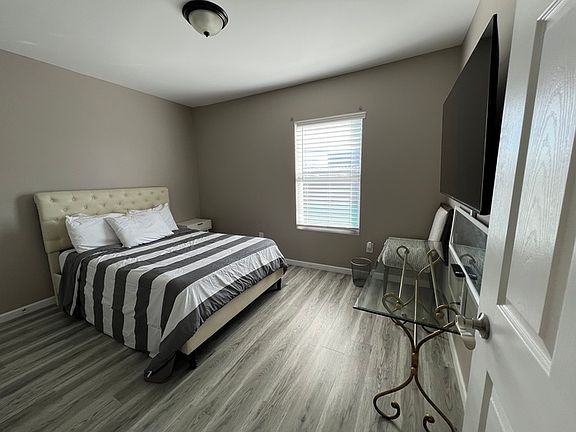 4th image of 360-362 Hosack St Unit B