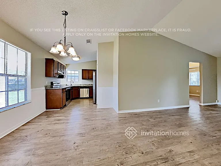 1082 Leeward Dr — Photo 5