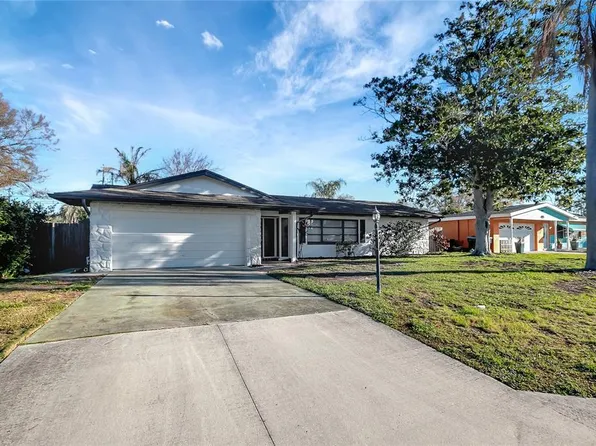 13827 Antigua Dr, Seminole, FL 33776