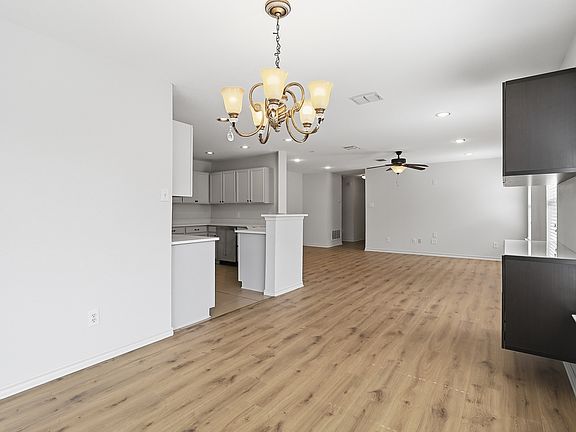 5th image of 6925 Planters Row Dr