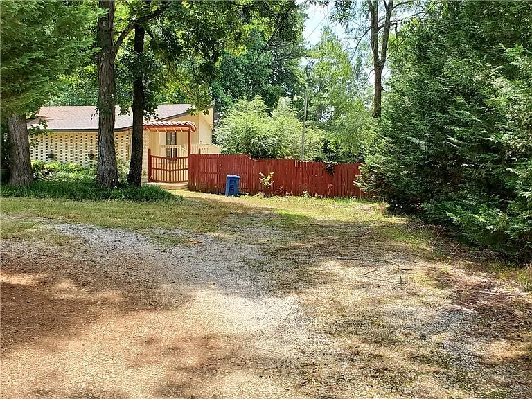 931 Auburn Rd — Photo 29