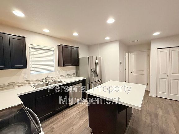 5th image of 615 NE 137th Ave