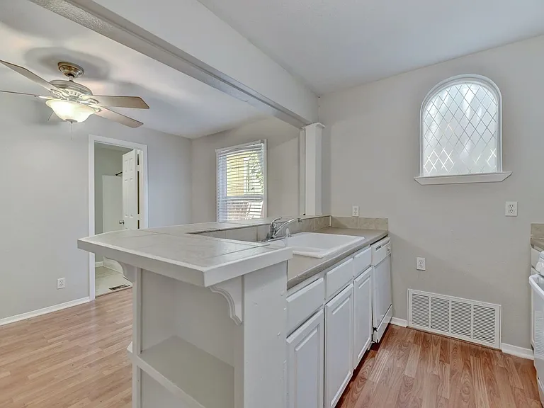 2712 Whitis Ave #A-C — Photo 32