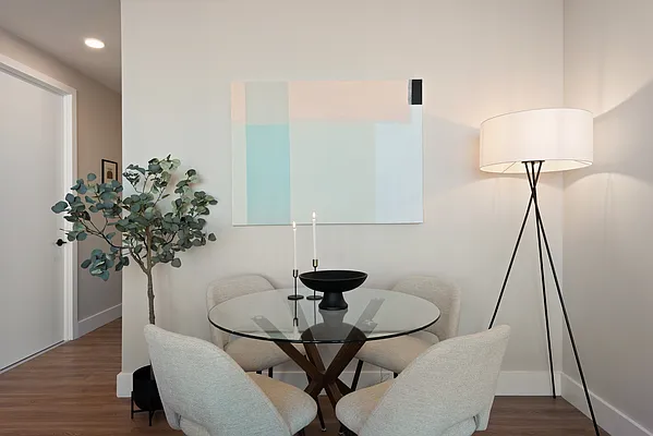 Rented by EXR | media 9