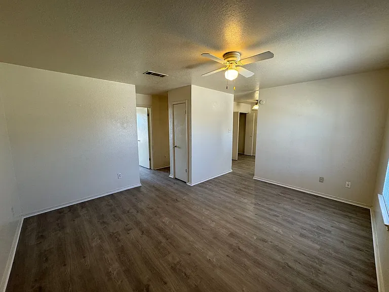 1709 Cedarhill — Photo 4