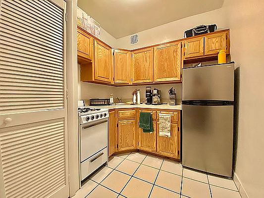 2nd image of 248 W 21st St #4B