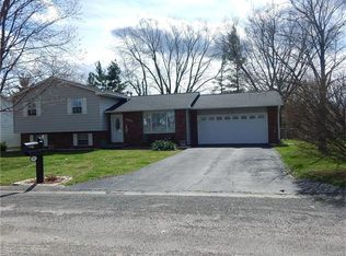 307 Crestwood Dr, Brighton, IL 62012