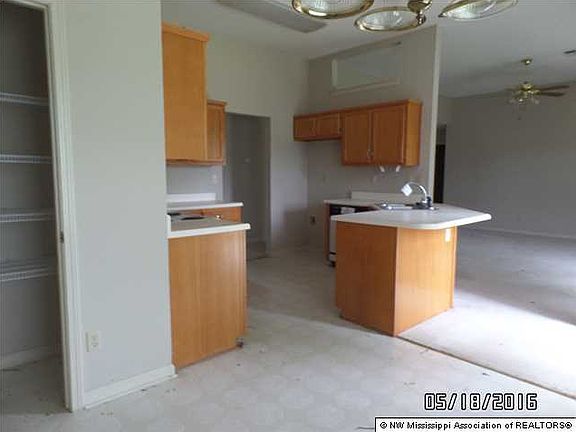 4th image of 1831 Thomas St