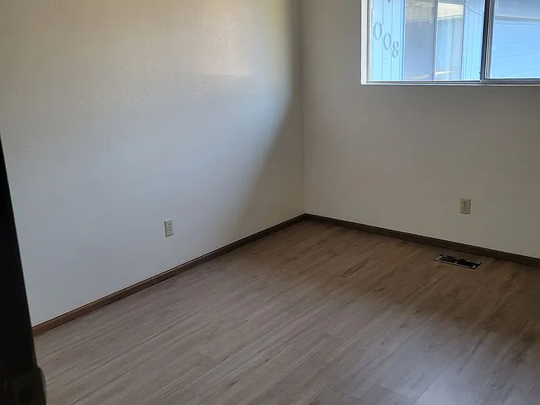 1004-1010 C Ave — Photo 11