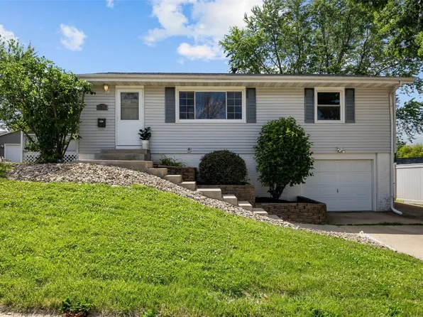 1340 Linnview Dr, Marion, IA 52302