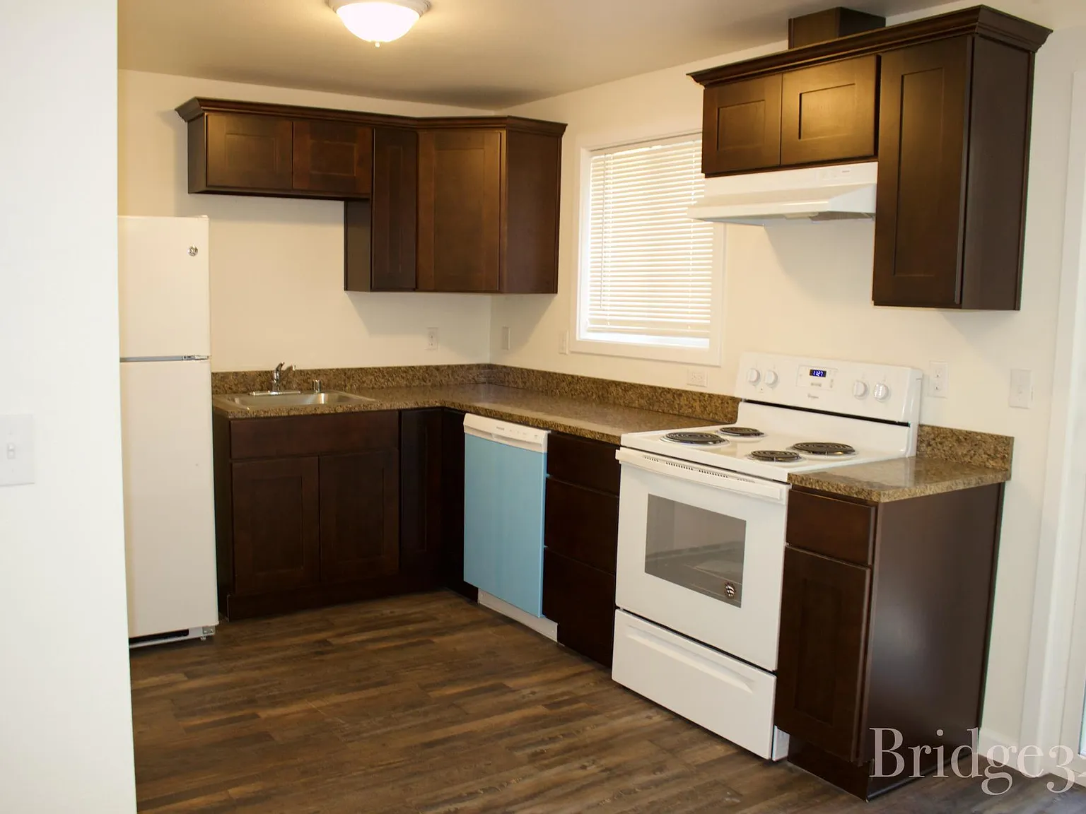 3200 Bridge St — Photo 4