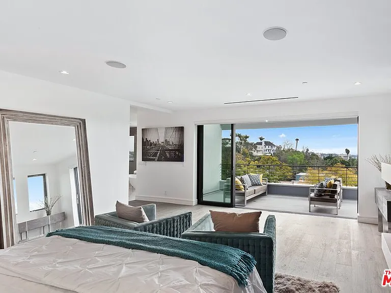 2030 Talmadge St — Photo 22