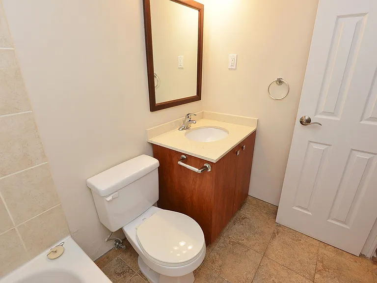 230 Oak St — Photo 61
