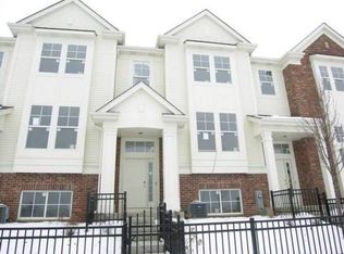 483 Plaza Pl, Aurora, IL 60504