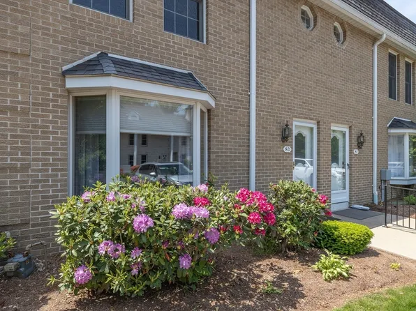 8 Mansion Woods #D, Agawam, MA 01001