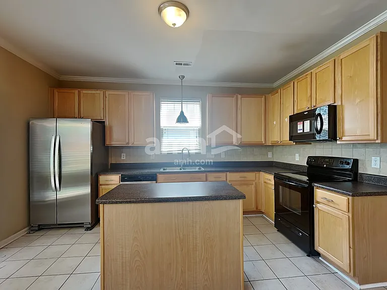 409 Stobhill Ln — Photo 3