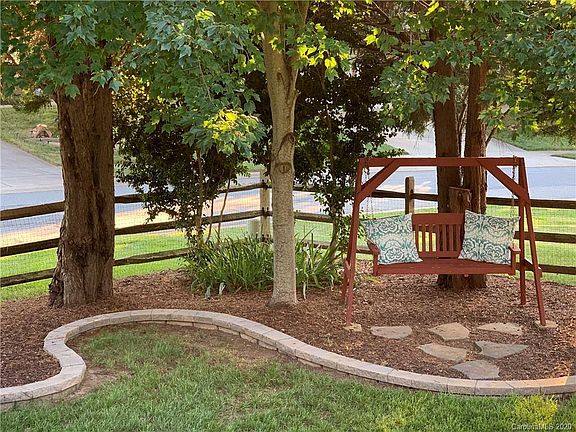 4th image of 120 Cloister Ln