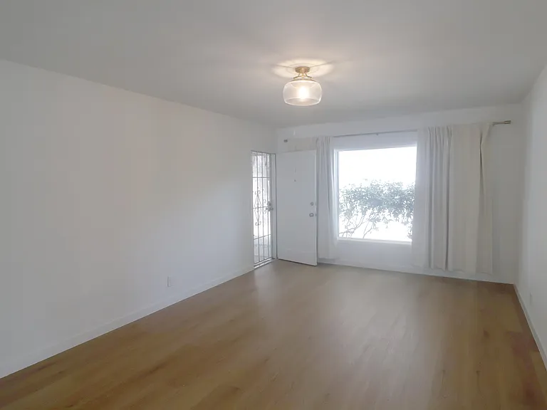 11610 Oxnard St #1 — Photo 1
