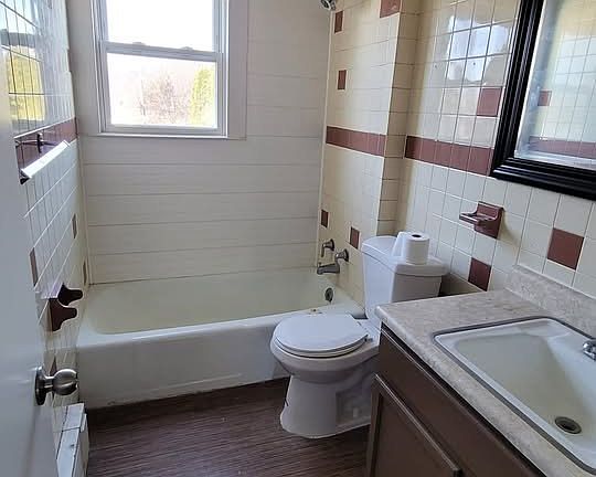 4th image of 133 Summit Ave Unit 2