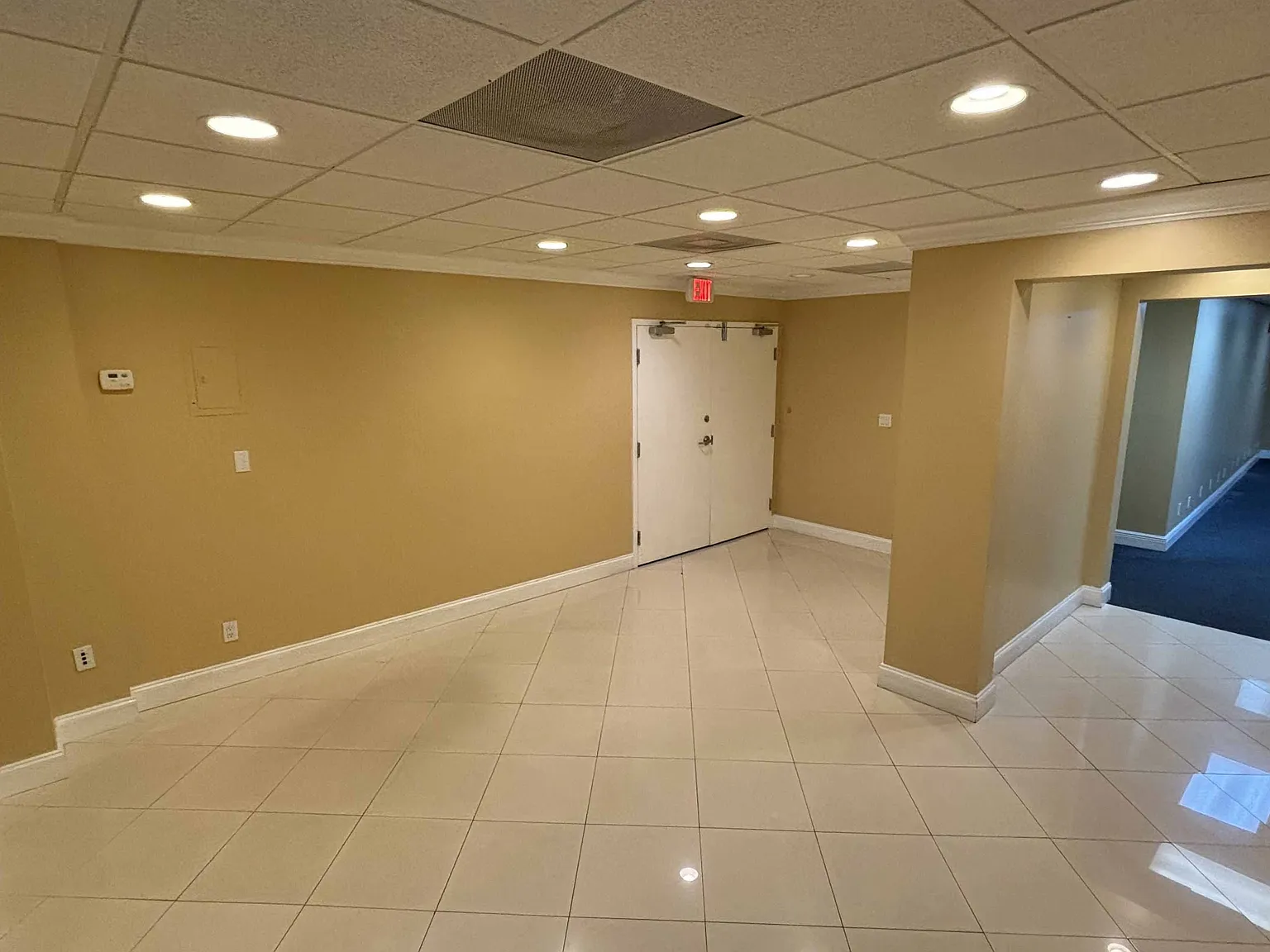 2727 E Oakland Park Blvd — Photo 2